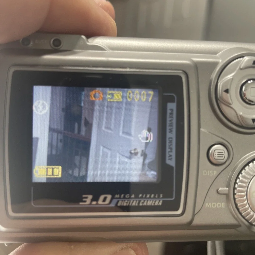 DXG-308 Ultra Compact Digital Camera 3.0MP Silver Point Shoot +Battery+Case